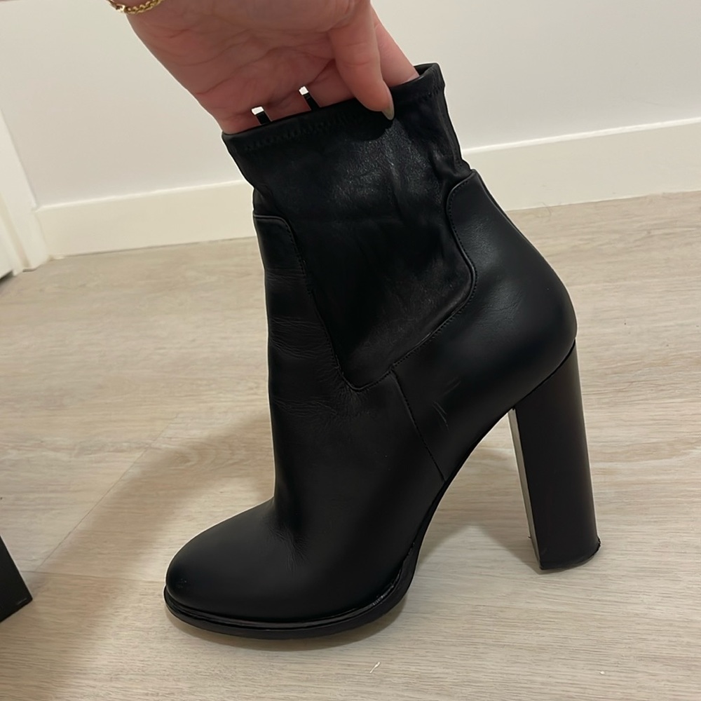 Vince Odelia Bootie size 10
